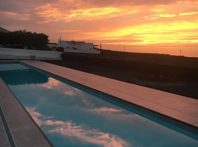 בית נופש Casa With A Private 25 Meter Heated Pool