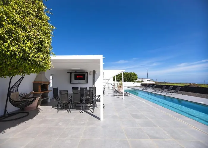 別荘 Casa With A Private 25 Meter Heated Pool Conil