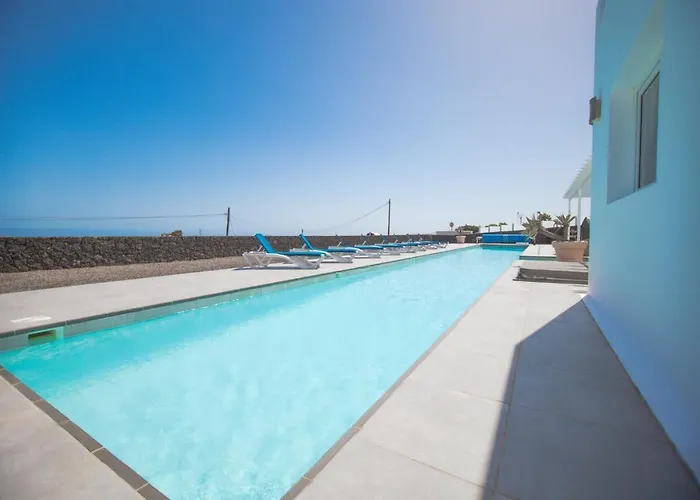 Casa With A Private 25 Meter Heated Pool 度假居 *