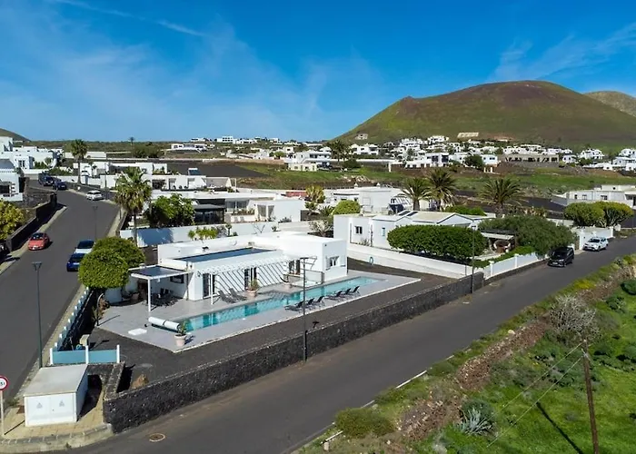 Casa With A Private 25 Meter Heated Pool 度假居 *