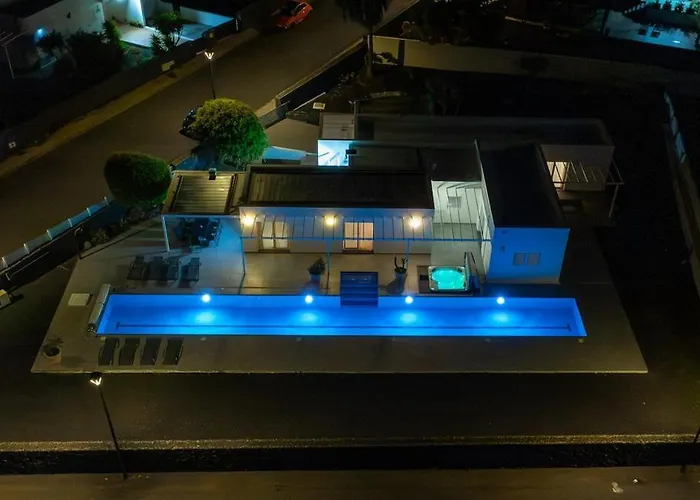 Casa With A Private 25 Meter Heated Pool 度假居 *